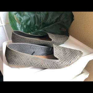 SEYCHELLES Womens Flats shoes size 8.5 olive green perforated slip on closed toe